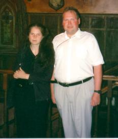 Programleder Terje Brandt slår om takten fredag 25. mai