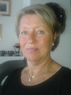 Mona Kristensen er en av programlederne i Fredagskveld 10. februar